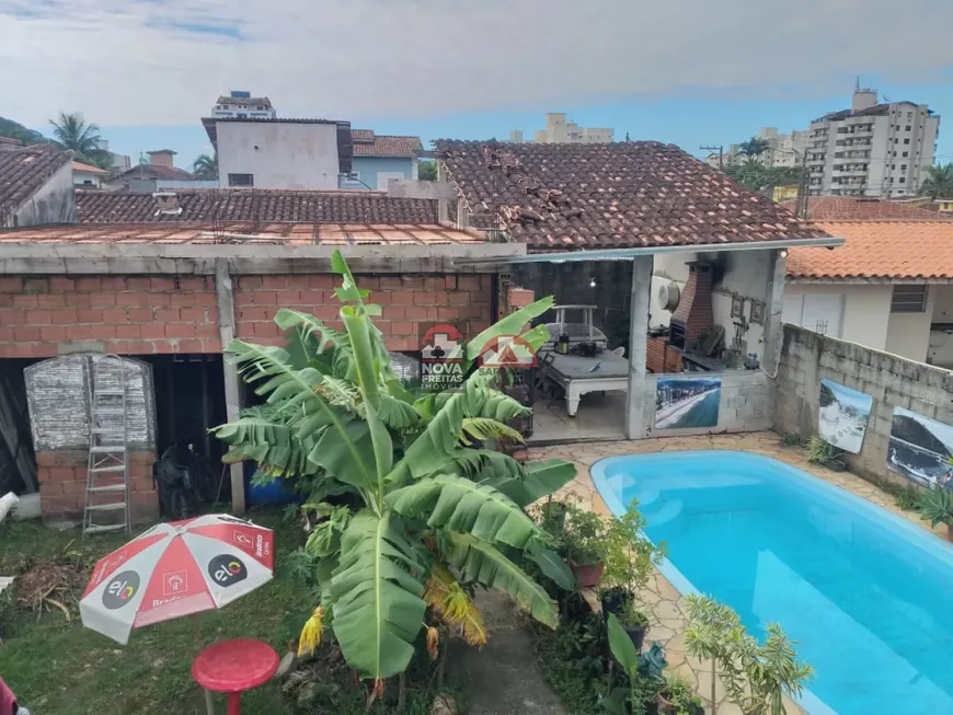 Foto 1 de Casa com 7 Quartos à venda, 240m² em Martim de Sa, Caraguatatuba