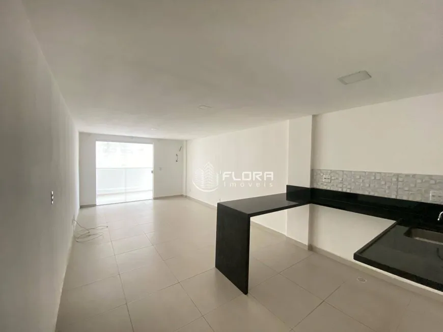 Foto 1 de Flat com 1 Quarto à venda, 40m² em Itacoatiara, Niterói
