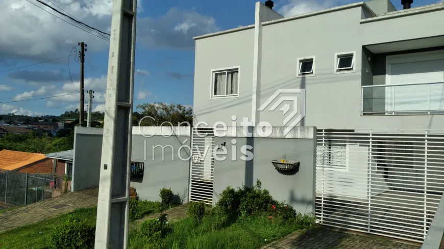 Foto 1 de Sobrado com 3 Quartos à venda, 86m² em Olarias, Ponta Grossa