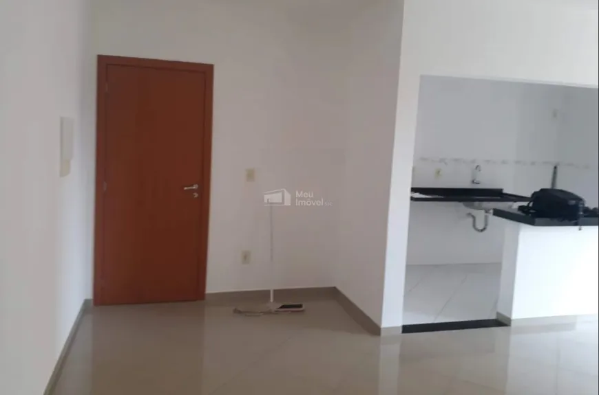 Foto 1 de Apartamento com 3 Quartos para alugar, 85m² em Centro, Pindamonhangaba