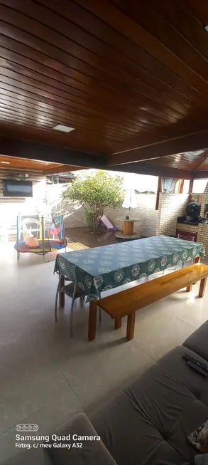 Foto 1 de Casa com 3 Quartos à venda, 180m² em Colina de Laranjeiras, Serra