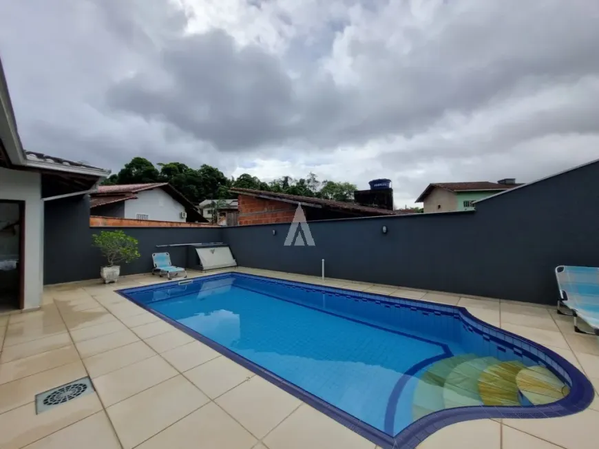 Foto 1 de Casa com 3 Quartos para alugar, 90m² em João Costa, Joinville