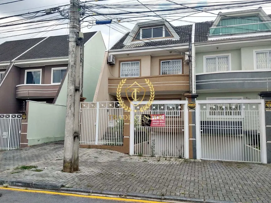 Foto 1 de Sobrado com 3 Quartos à venda, 200m² em Hauer, Curitiba