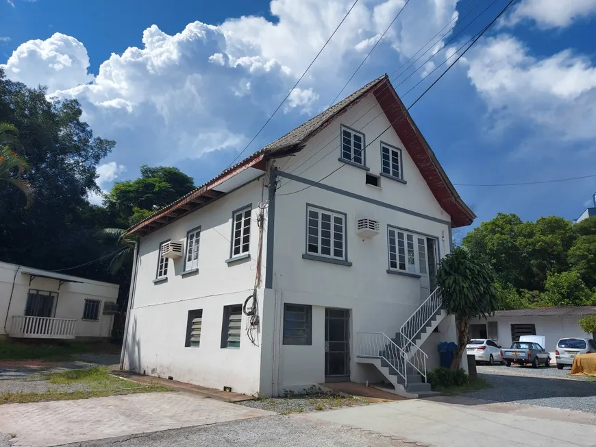 Foto 1 de Casa com 6 Quartos para alugar, 244m² em Velha, Blumenau