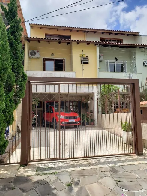 Foto 1 de Casa com 3 Quartos à venda, 155m² em Guarujá, Porto Alegre