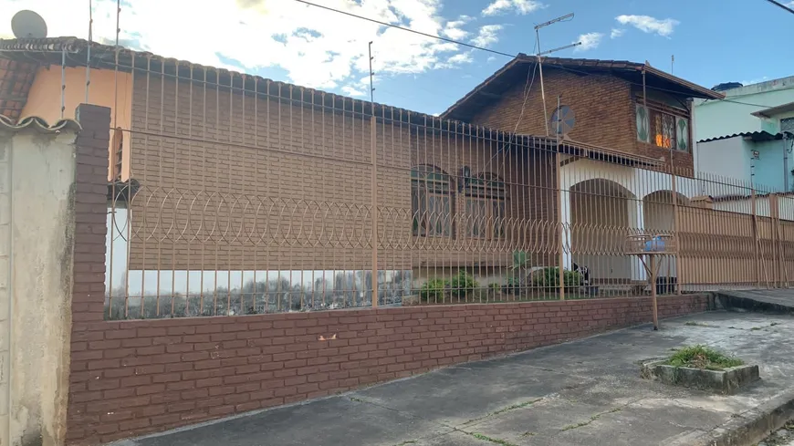 Foto 1 de Casa com 4 Quartos à venda, 180m² em Santa Lucia, Betim