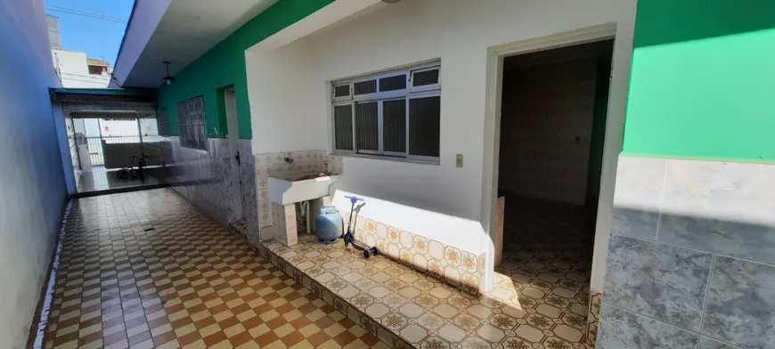 Foto 1 de Casa com 2 Quartos à venda, 200m² em Vila Lucia, São Paulo