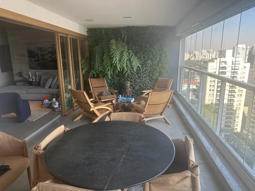 Foto 1 de Apartamento com 1 Quarto à venda, 184m² em Moema, São Paulo