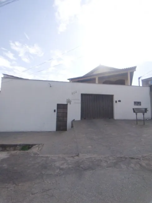 Foto 1 de Casa com 3 Quartos à venda, 200m² em Nossa Senhora do Carmo, Contagem