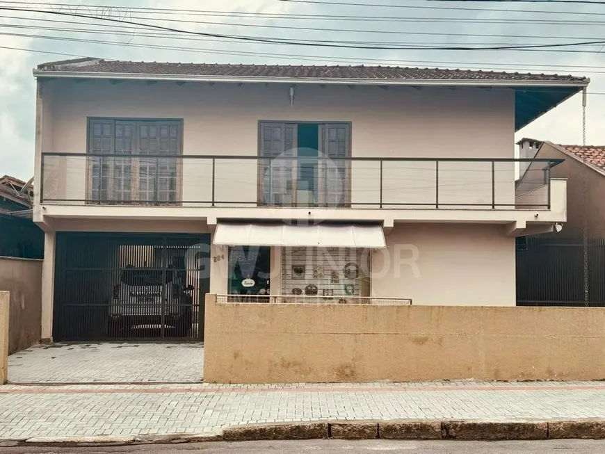 Foto 1 de Sobrado com 4 Quartos à venda, 260m² em Costa E Silva, Joinville