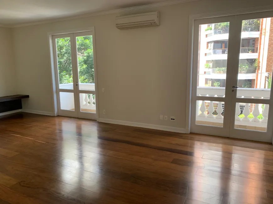 Foto 1 de Apartamento com 3 Quartos para alugar, 222m² em Jardim América, São Paulo