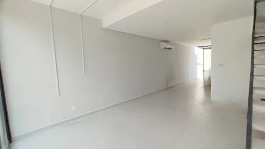 Foto 1 de Casa de Condomínio com 2 Quartos para alugar, 124m² em Granja Viana, Cotia