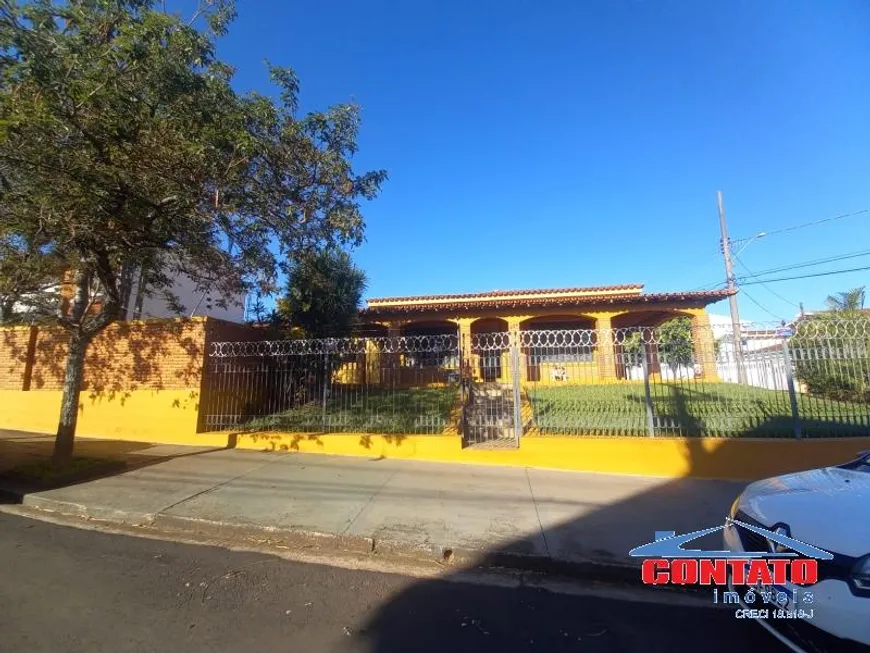 Foto 1 de Casa com 4 Quartos para alugar, 250m² em Jardim Santa Paula, São Carlos