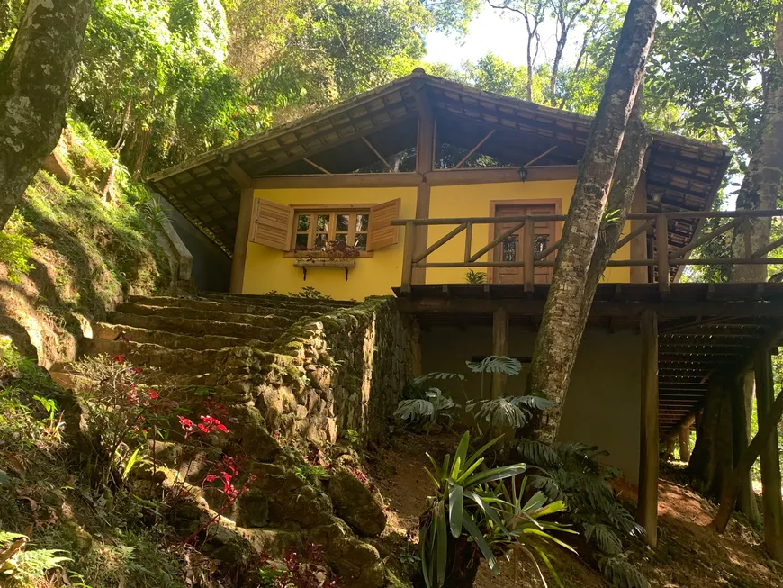 Foto 1 de Casa de Condomínio com 2 Quartos à venda, 130m² em Fazenda Inglesa, Petrópolis
