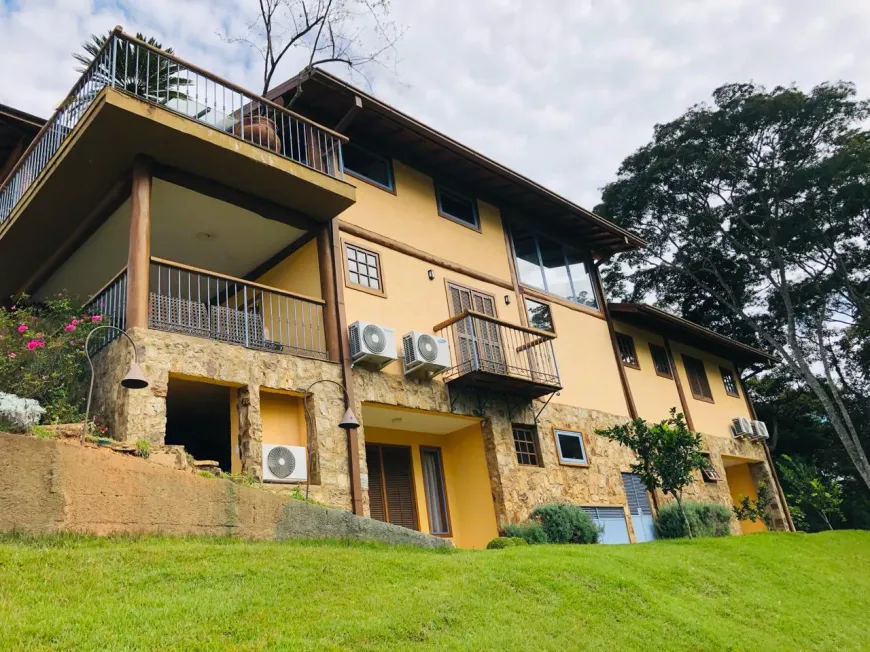 Foto 1 de Casa de Condomínio com 5 Quartos à venda, 450m² em Itaipava, Petrópolis