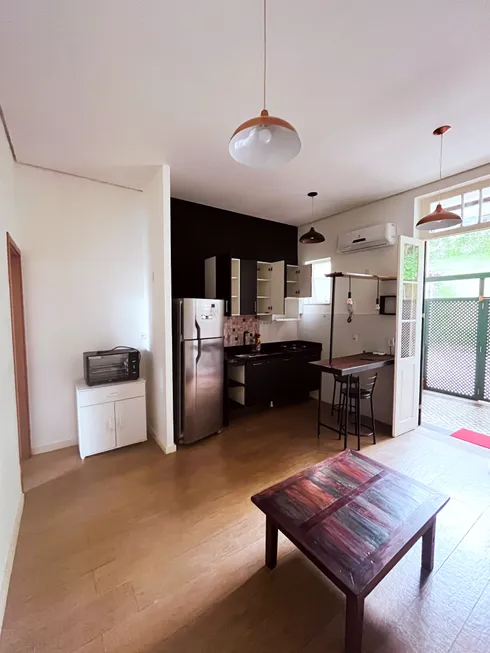 Foto 1 de Apartamento com 1 Quarto à venda, 56m² em Nogueira, Petrópolis