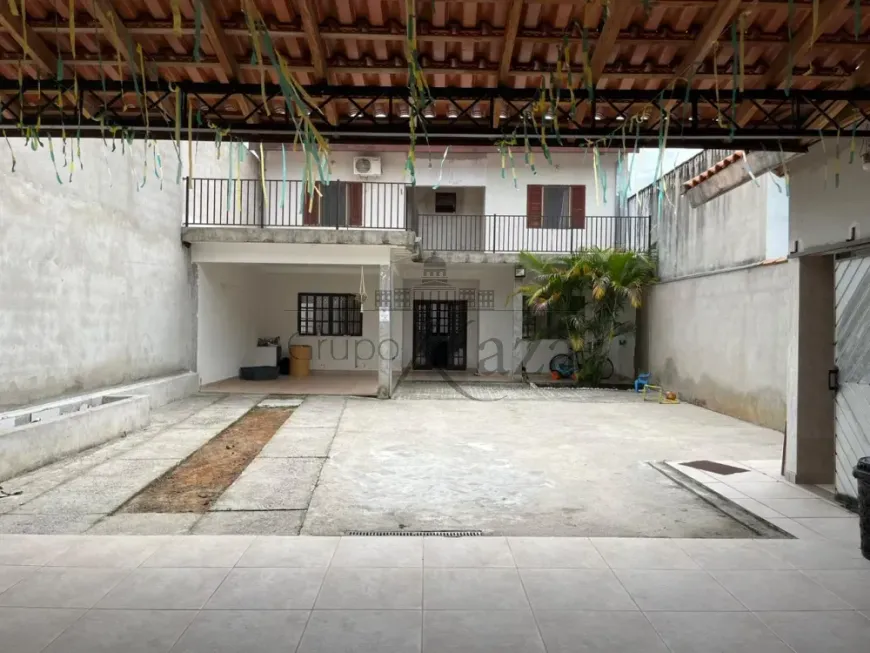 Foto 1 de Casa com 2 Quartos à venda, 250m² em Village das Flores, Caçapava