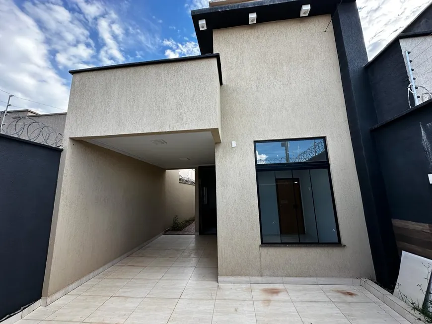 Foto 1 de Casa com 3 Quartos à venda, 126m² em Setor Cristina II, Trindade