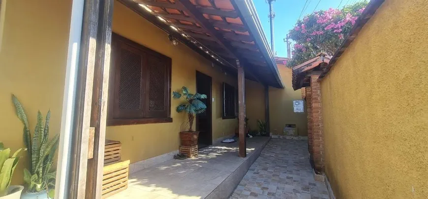 Foto 1 de Casa com 4 Quartos à venda, 360m² em Minascaixa, Belo Horizonte