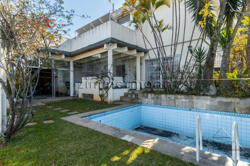 Foto 1 de Casa com 4 Quartos à venda, 300m² em Pacaembu, São Paulo