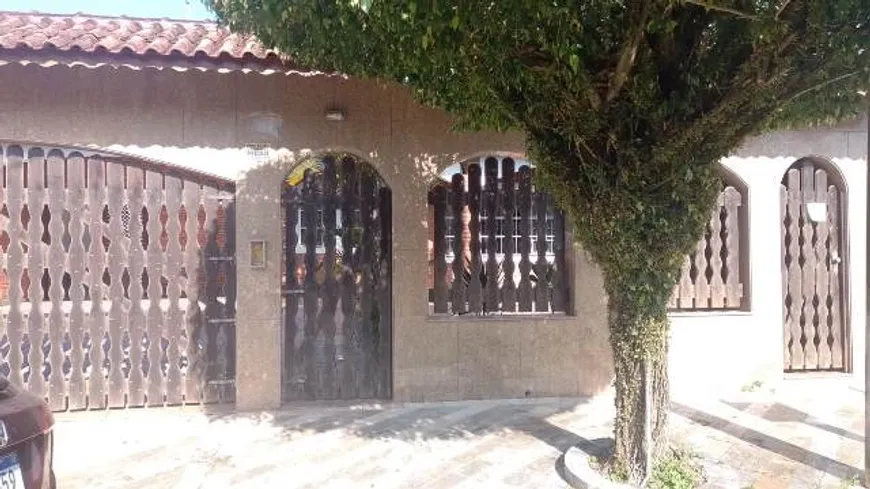 Foto 1 de Sobrado com 4 Quartos à venda, 241m² em Belmira Novaes, Peruíbe