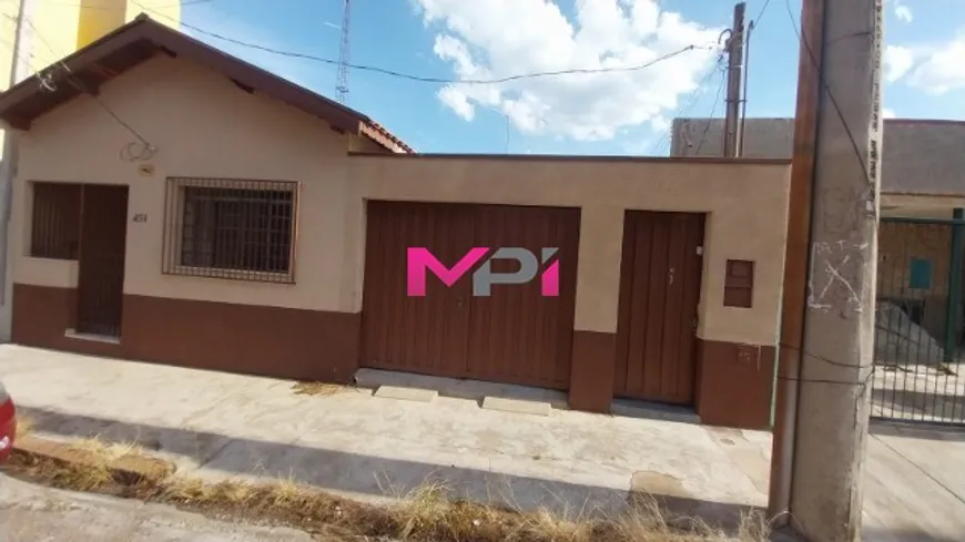 Foto 1 de Casa com 2 Quartos para alugar, 100m² em Vianelo, Jundiaí