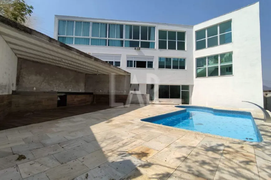 Foto 1 de Casa com 4 Quartos à venda, 404m² em Estoril, Belo Horizonte