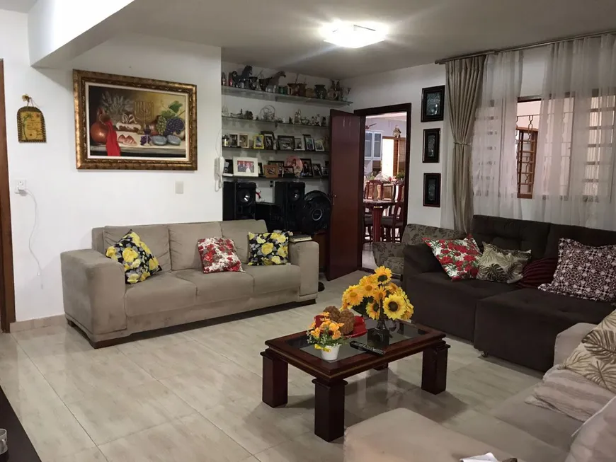 Foto 1 de Casa com 4 Quartos à venda, 350m² em Jardim Planalto, Goiânia