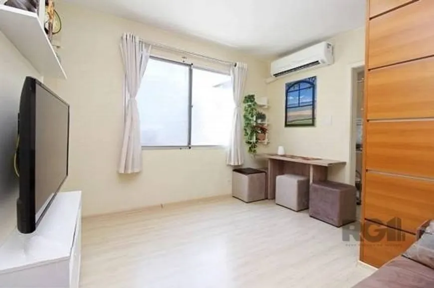 Foto 1 de Apartamento com 2 Quartos à venda, 52m² em São Sebastião, Porto Alegre