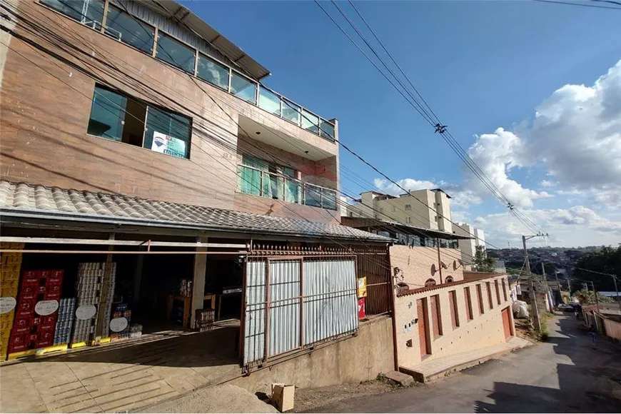 Foto 1 de Casa com 3 Quartos à venda, 360m² em Nossa Senhora Aparecida, Barbacena