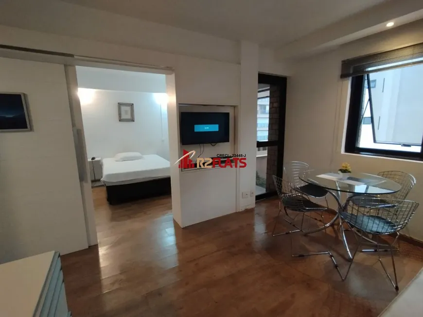 Foto 1 de Apartamento com 1 Quarto para alugar, 42m² em Moema, São Paulo