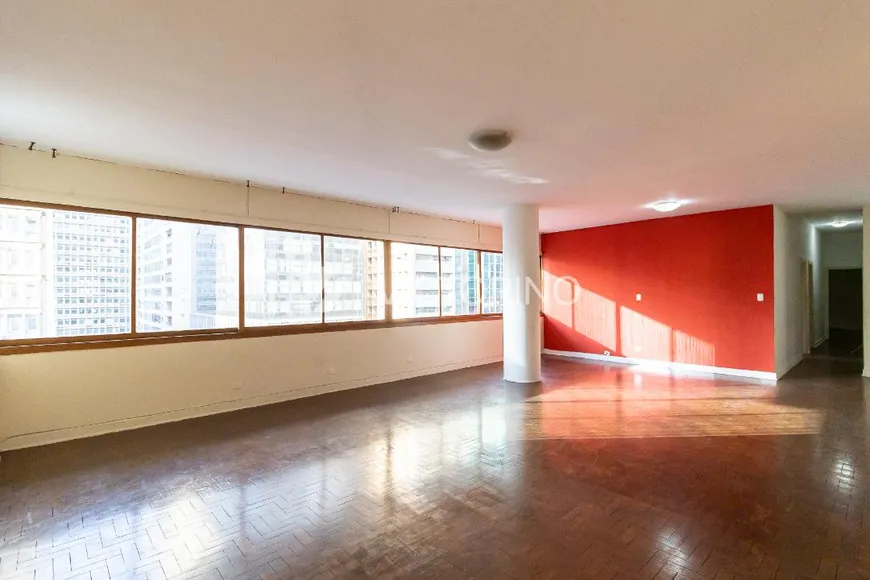 Foto 1 de Apartamento com 3 Quartos à venda, 240m² em Jardins, São Paulo