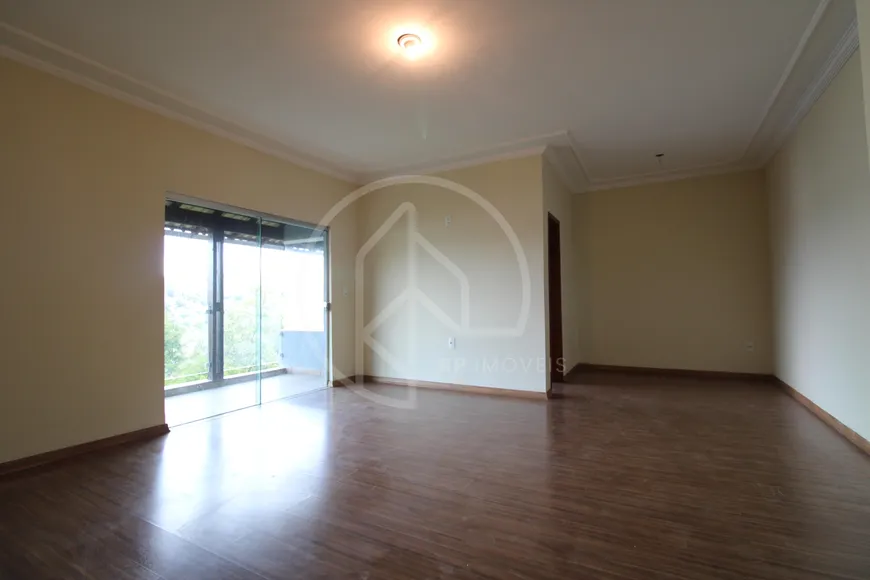 Foto 1 de Casa com 3 Quartos à venda, 330m² em São Pedro, Juiz de Fora