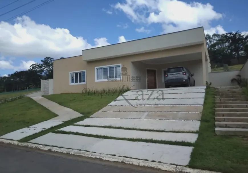 Foto 1 de Casa de Condomínio com 4 Quartos à venda, 201m² em , Jambeiro