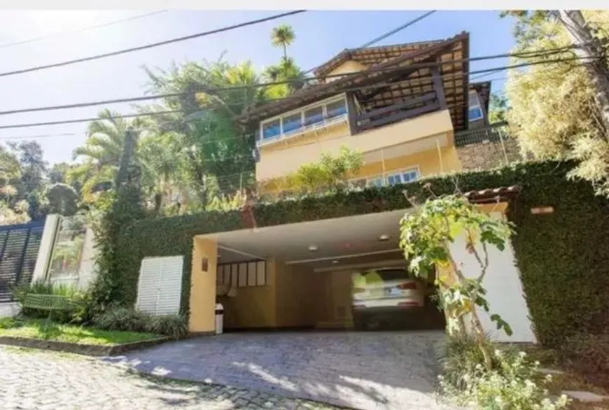 Foto 1 de Casa de Condomínio com 3 Quartos à venda, 300m² em Badu, Niterói