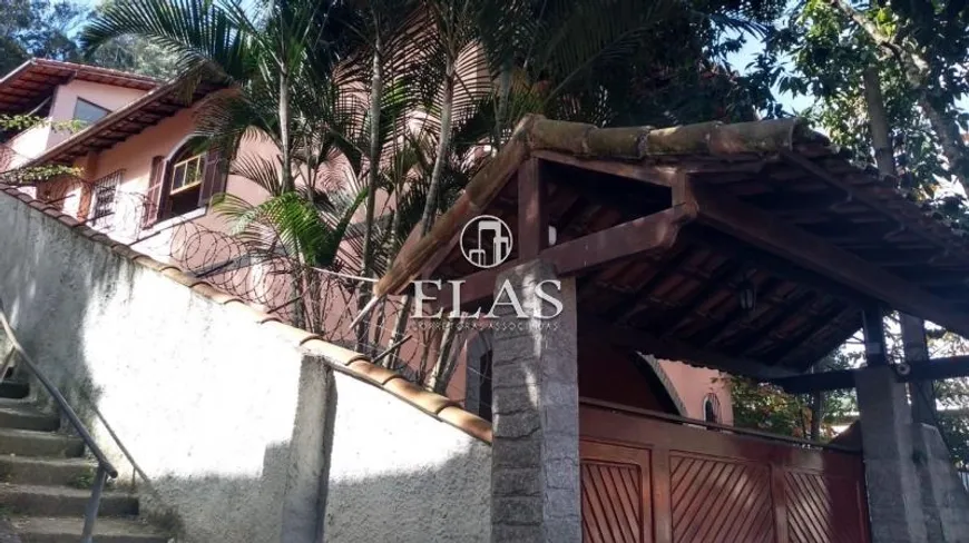 Foto 1 de Casa com 3 Quartos à venda, 319m² em Cascatinha, Petrópolis