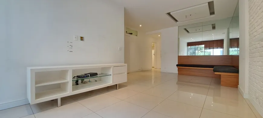 Foto 1 de Apartamento com 3 Quartos à venda, 103m² em Lagoa, Rio de Janeiro