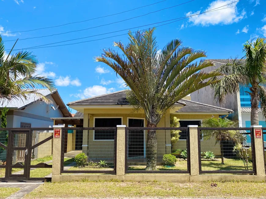 Foto 1 de Casa com 3 Quartos à venda, 140m² em Atlantida Sul, Osório