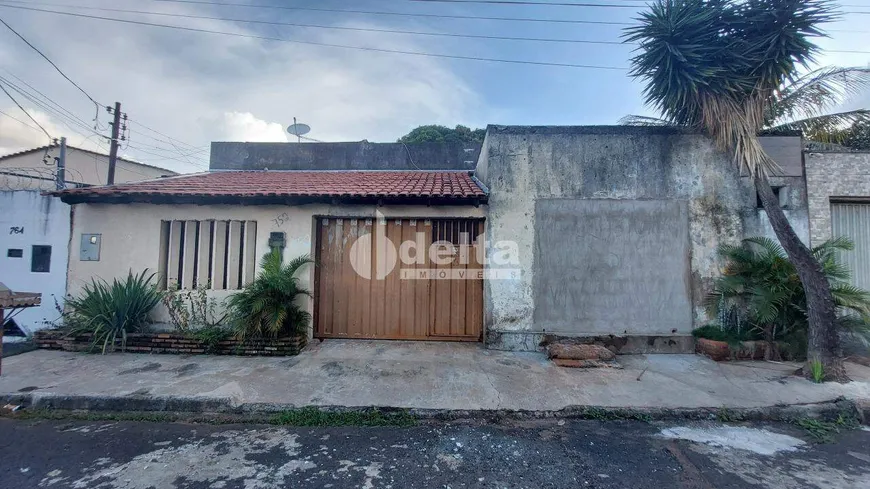 Foto 1 de Casa com 4 Quartos à venda, 83m² em Jardim Ipanema, Uberlândia