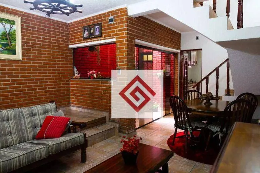 Foto 1 de Casa com 2 Quartos à venda, 250m² em Parque Capuava, Santo André