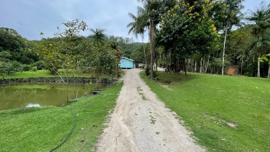 Foto 1 de Fazenda/Sítio com 3 Quartos à venda, 25168m² em Três Riachos, Biguaçu