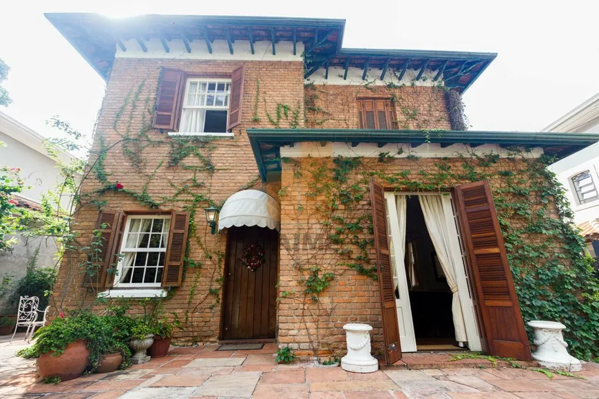 Foto 1 de Casa com 4 Quartos à venda, 300m² em Higienópolis, São Paulo