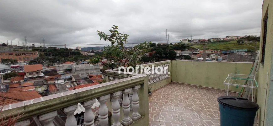 Foto 1 de Casa com 2 Quartos à venda, 300m² em Piqueri, São Paulo