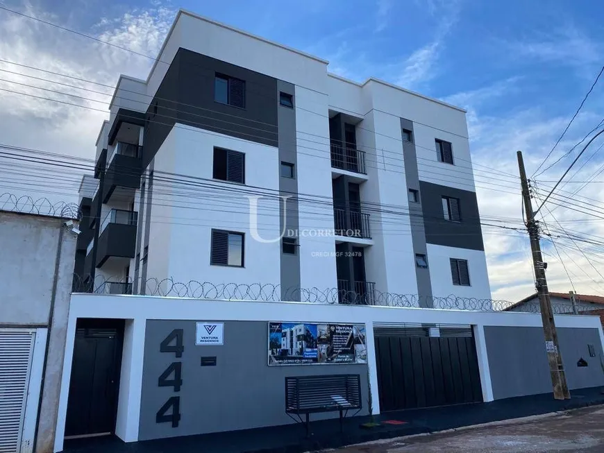 Foto 1 de Apartamento com 2 Quartos à venda, 50m² em Segismundo Pereira, Uberlândia