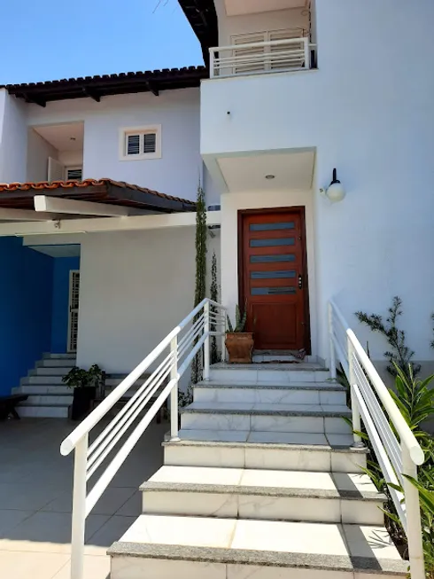 Foto 1 de Casa com 4 Quartos à venda, 230m² em Setor Sudoeste, Goiânia