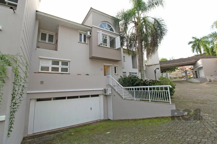 Foto 1 de Casa de Condomínio com 3 Quartos à venda, 205m² em Pedra Redonda, Porto Alegre