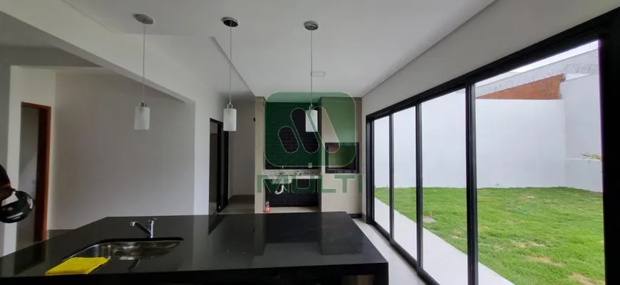 Foto 1 de Casa com 3 Quartos à venda, 176m² em Laranjeiras, Uberlândia