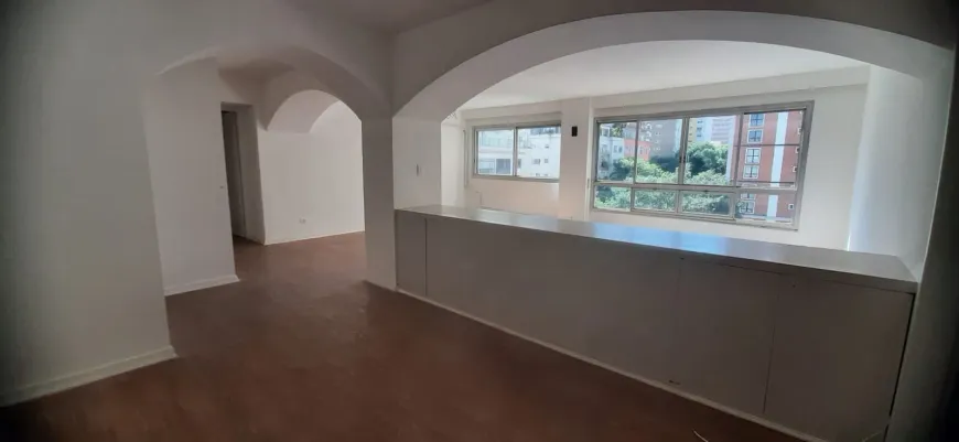 Foto 1 de Apartamento com 2 Quartos para alugar, 136m² em Jardim América, São Paulo