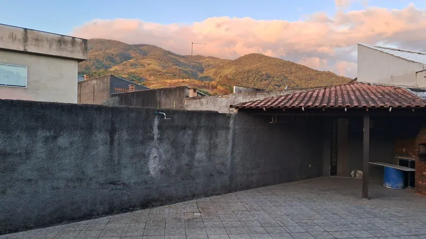 Foto 1 de Casa com 3 Quartos à venda, 208m² em Mangueirinha, Rio Bonito