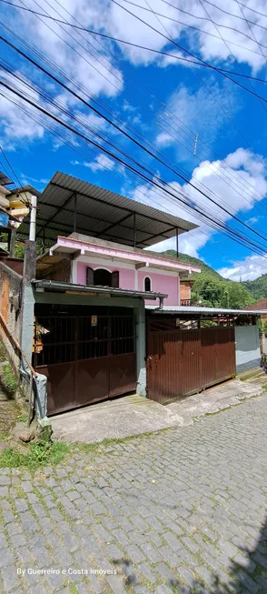 Foto 1 de Casa com 2 Quartos à venda, 80m² em Quarteirão Brasileiro, Petrópolis